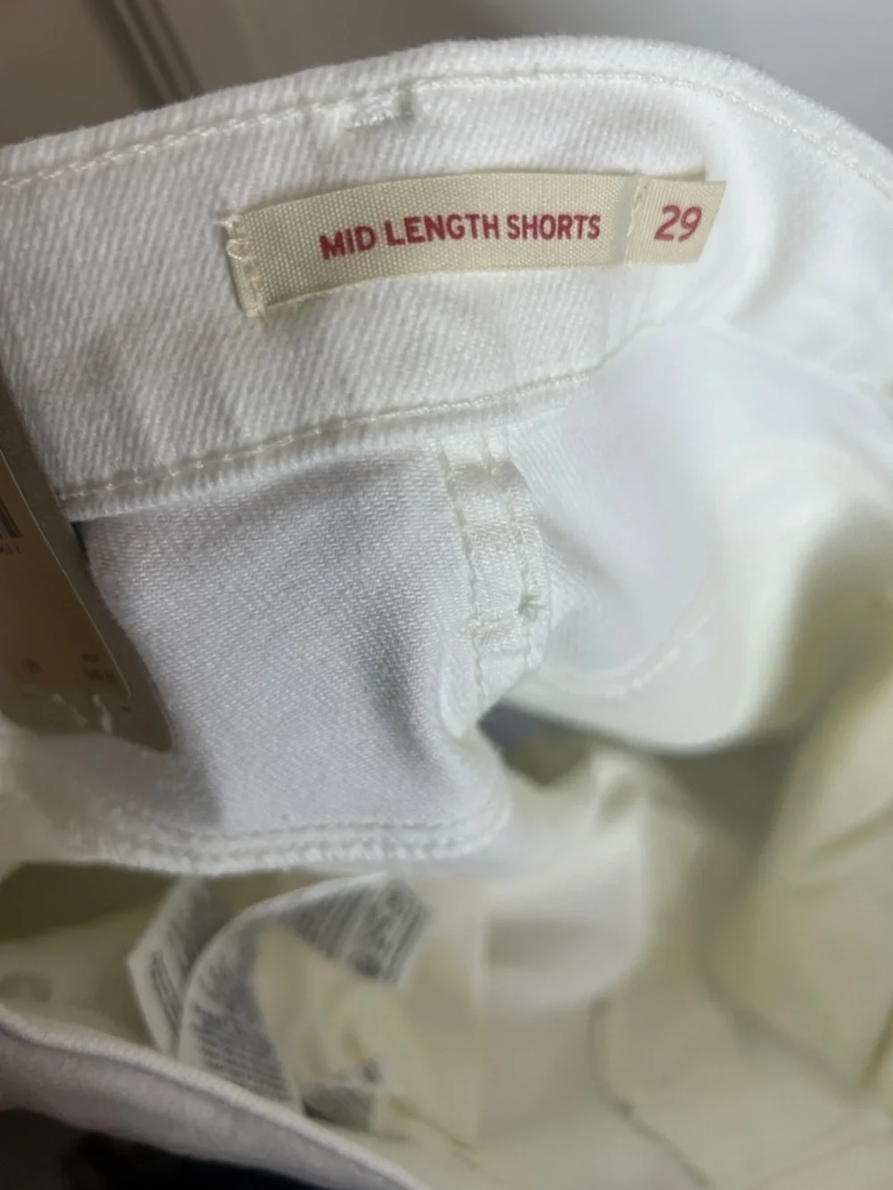 NWT Levi's White Denim Mid-Length Shorts